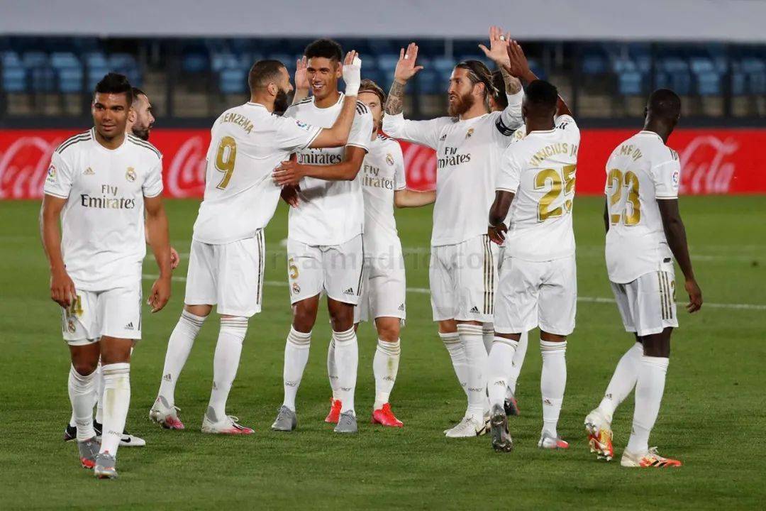 再见！大连外援社媒发文自宣离队，曾效力阿贾克斯，两队友送祝福