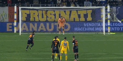 半场战报：本菲卡0-0勒沃库森，奥塔门迪中柱