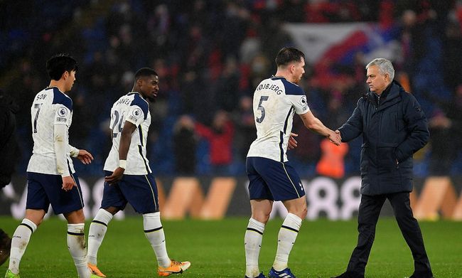 广东挺进8强，徐杰飙7记三分砍23分，杜锋战术奏效，下轮迎战卫冕冠军